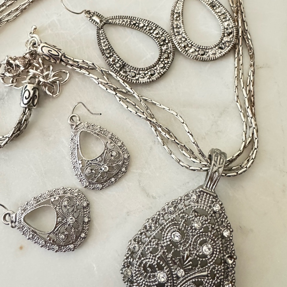 Premier Design Jewelry Lot Necklace with Matching Earrings Inside Out Set Bundle